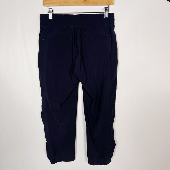 Athleta Size 4 Navy Blue La Viva Woven Capri Pants Cropped Jogger Pockets Travel - Picture 2 of 11